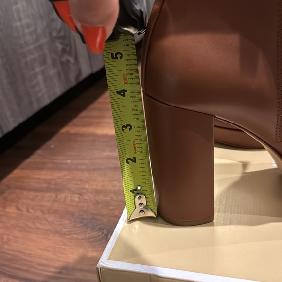 MICHAEL Michael Kors NWT Parker Platform Bootie Leather/ Empire MK Charm. - Picture 5 of 9